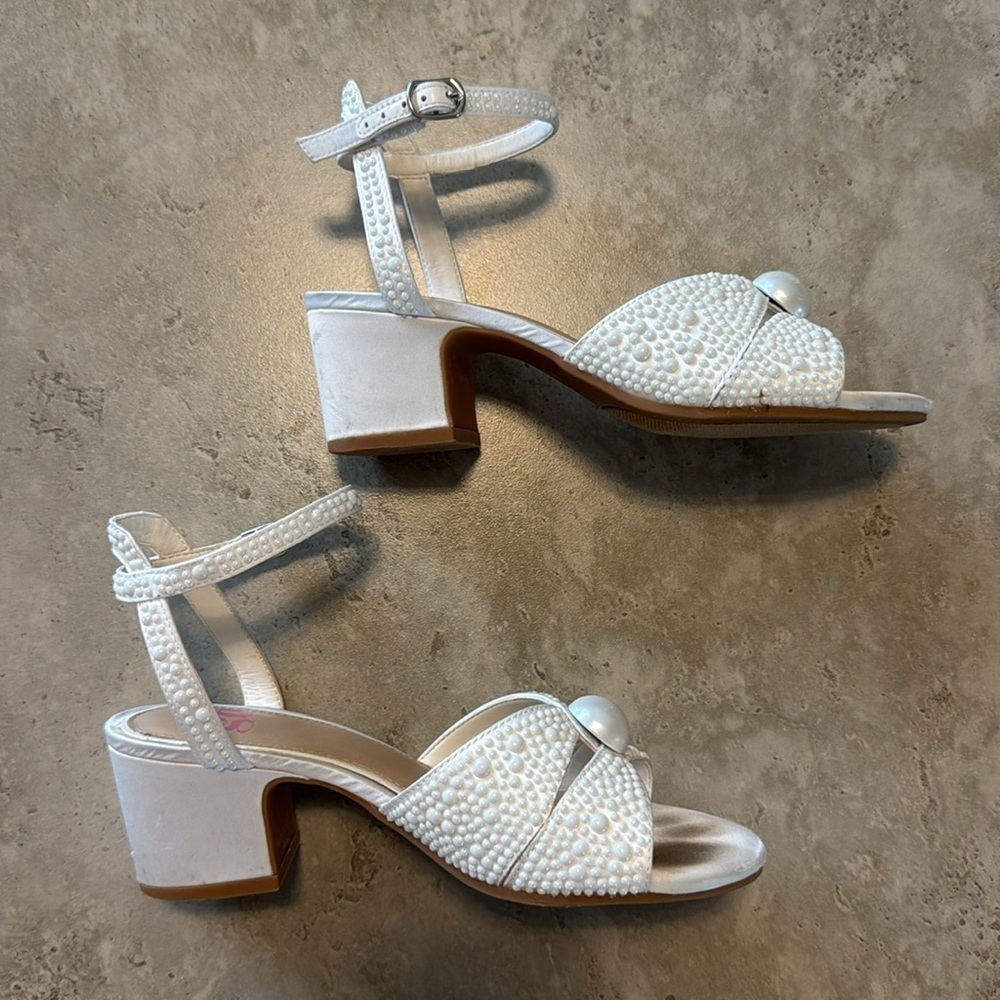 GB Girls White Sandals with Pearl Accent - Picture 4 of 7